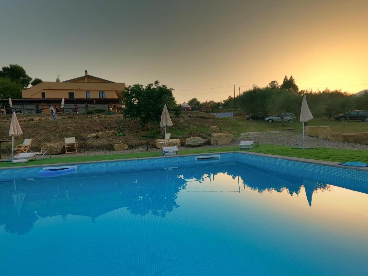 Agriturismo B&B Il Rifugio Di Nino Контурси Екстериор снимка